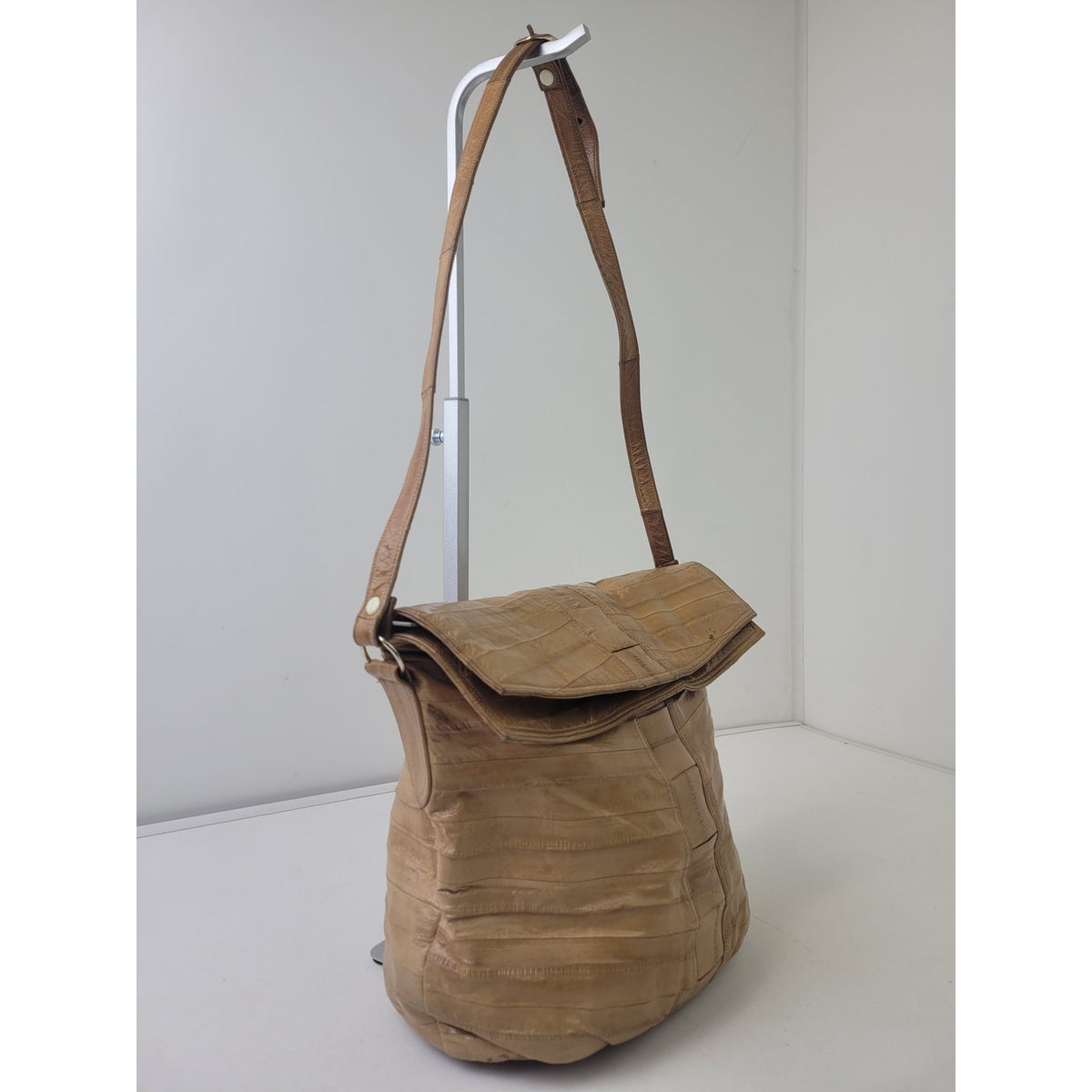 Vintage 1980s Tan Eel Skin Hobo Bucket Bag Medium Size Purse