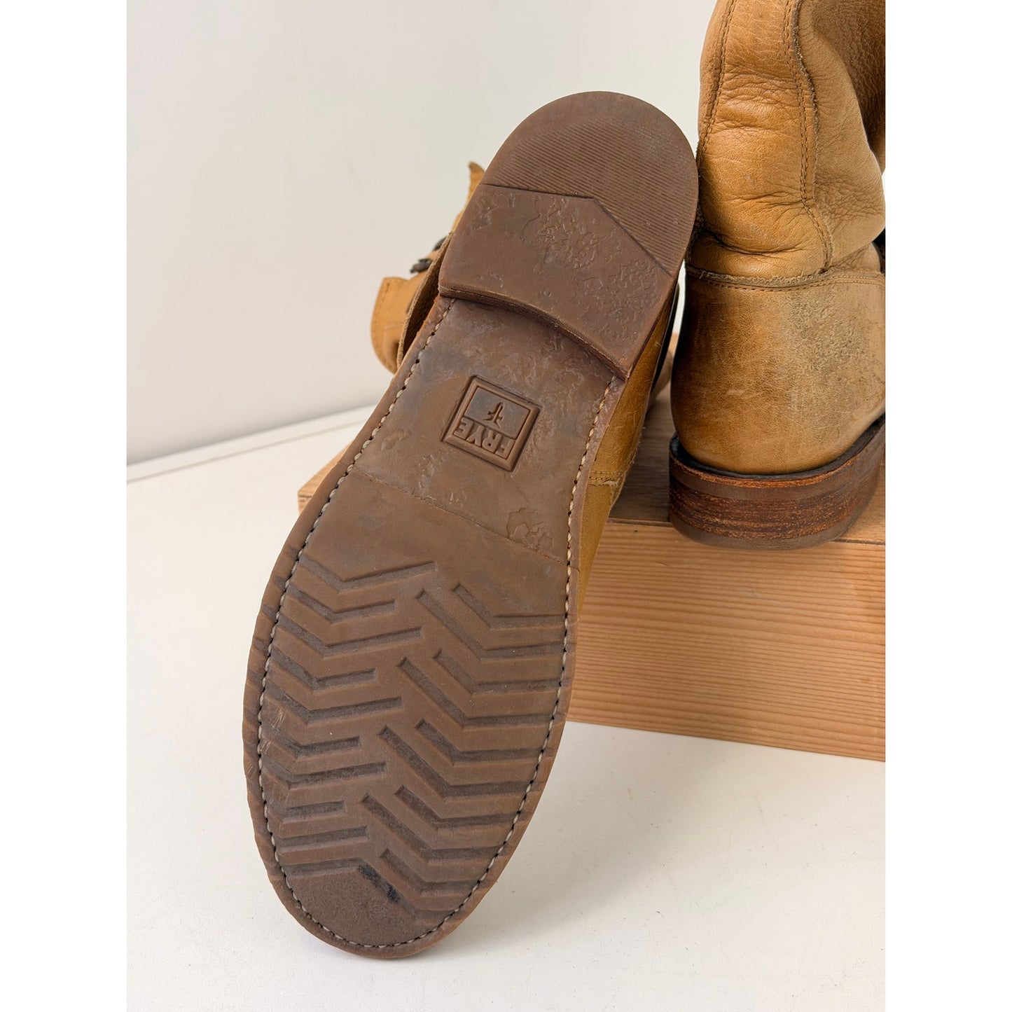 Women's Frye Boots Sz 8.5 Color Yellow