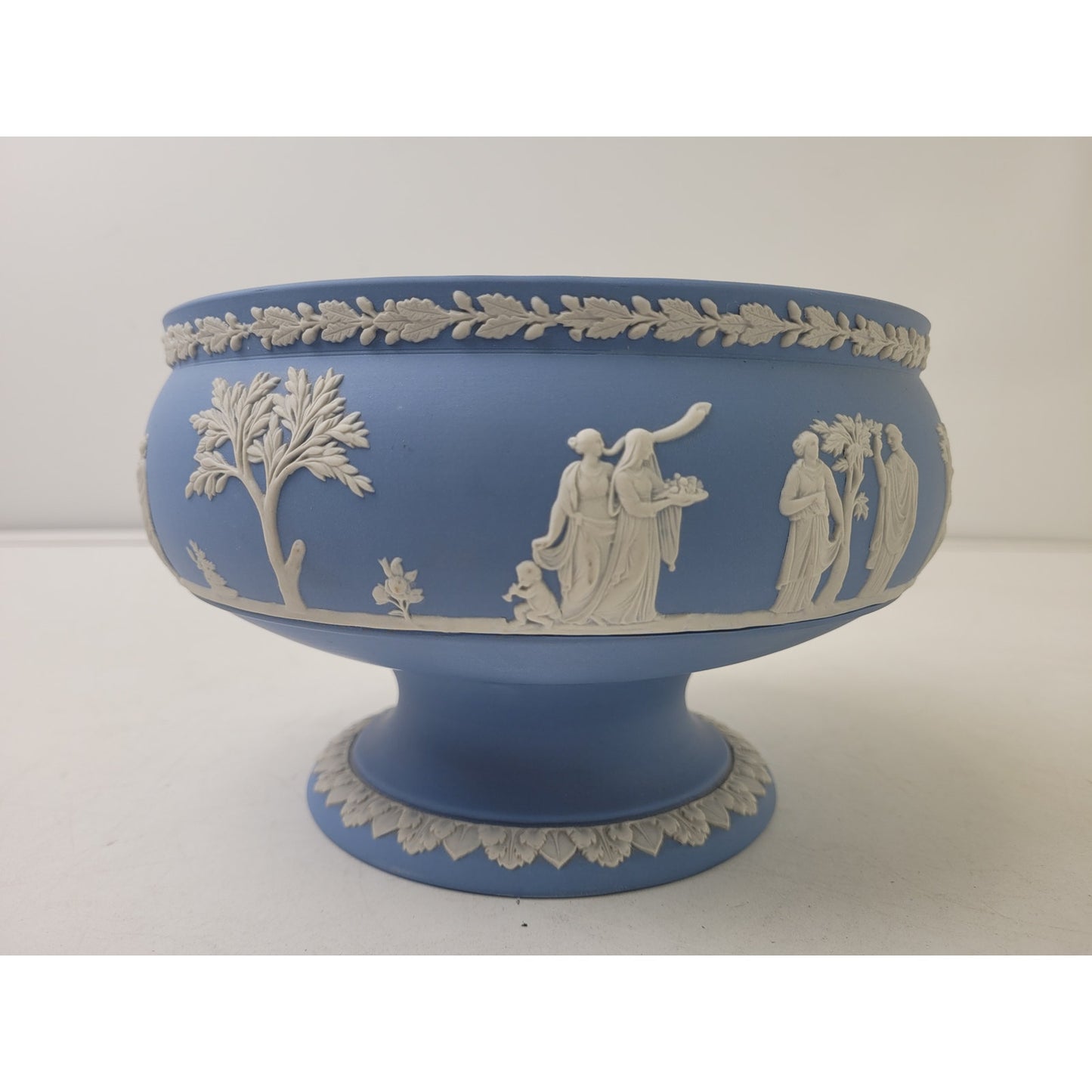 Vintage Large Wedgwood Jasperware Bowl Neo-Classical Centerpiece 8"W x 5 1.4" H