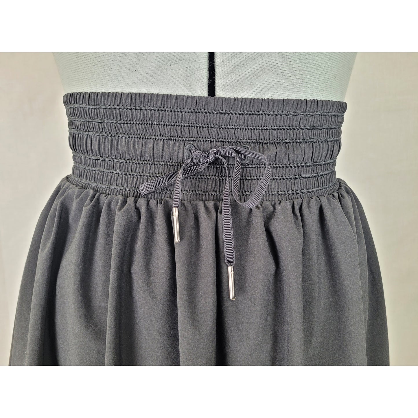Lululemon The Everyday Skirt Black High Waist Athleisure Knee Length Sz 6