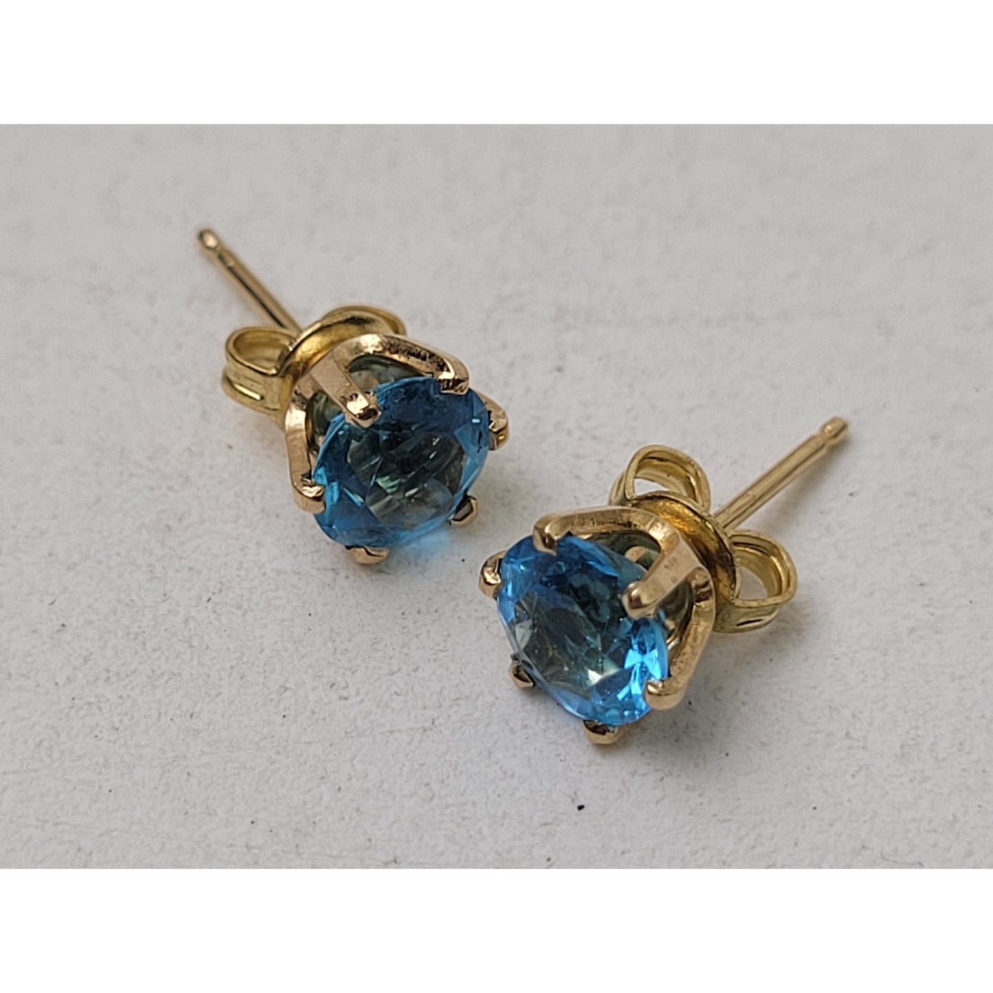 Classic Blue Topaz 6mm Stone w Six-Prong 14K Gold Setting Stud Earrings