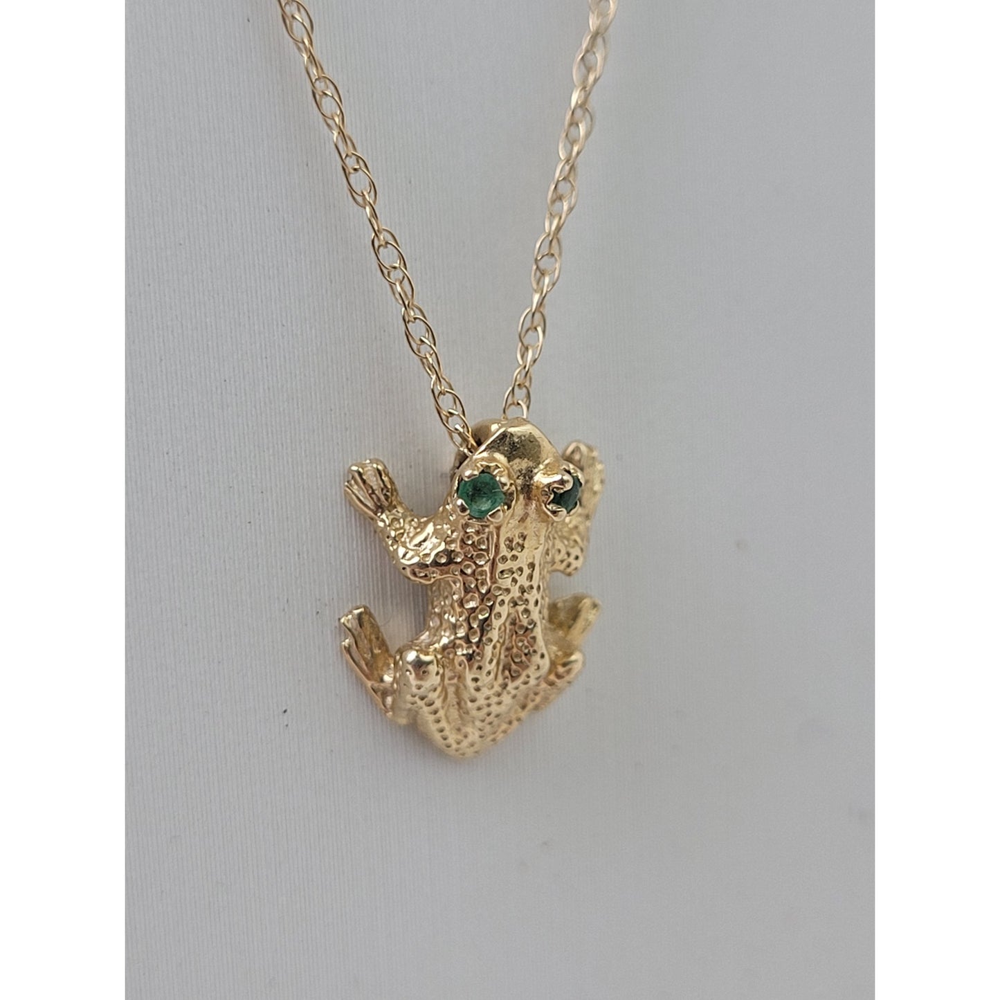14K Yellow Gold Frog Charm w Green Stone Eyes on 10K Yellow Gold Chain