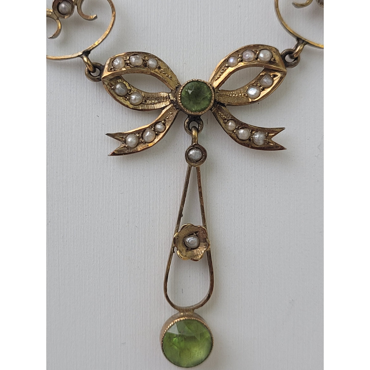 14K Yellow Gold Art Nouveau Genuine Peridot & Seed Pearl Bow Drop Necklace w Box