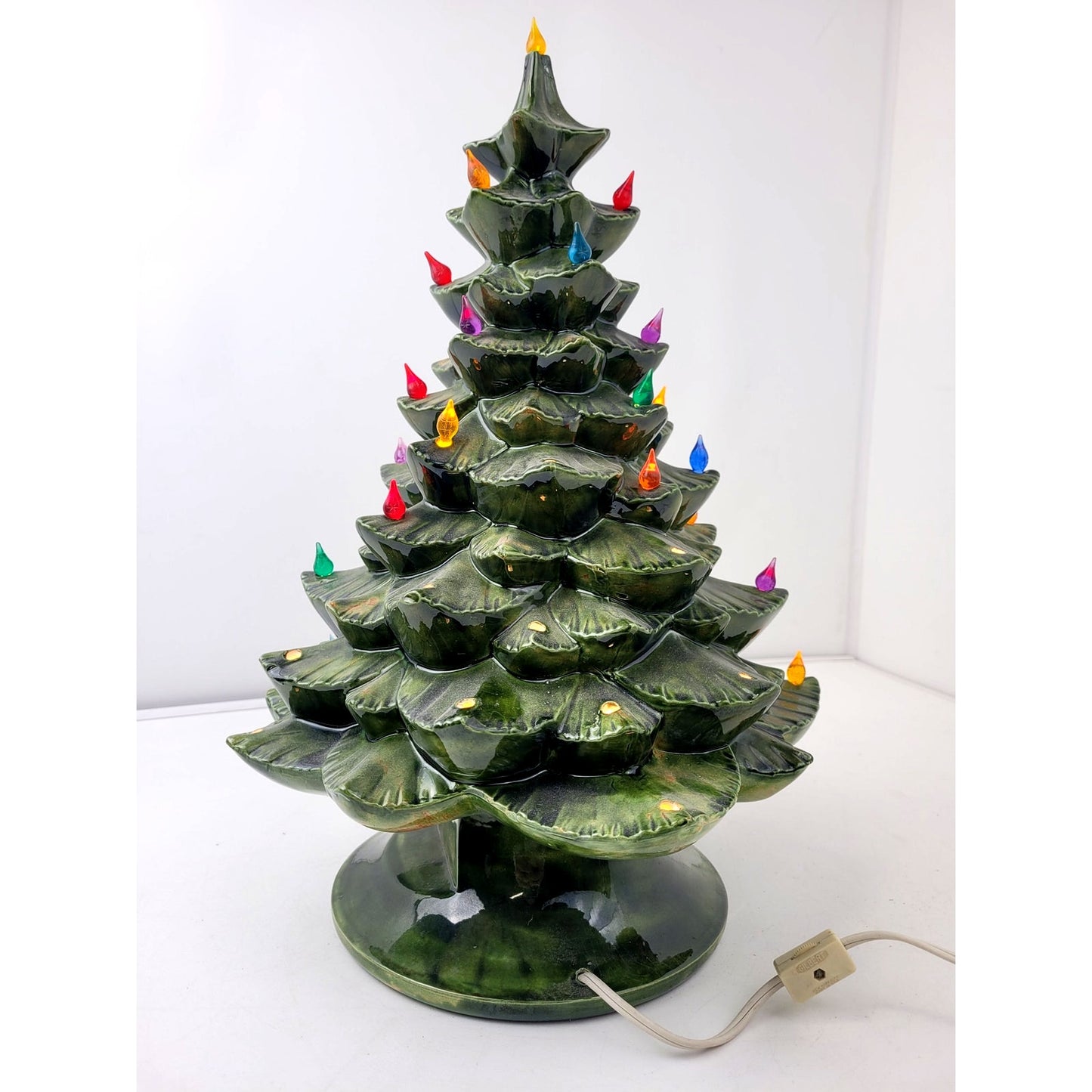 1960s-70s VTG Arnel's Green Ceramic Light-Up Christmas Tree 18"