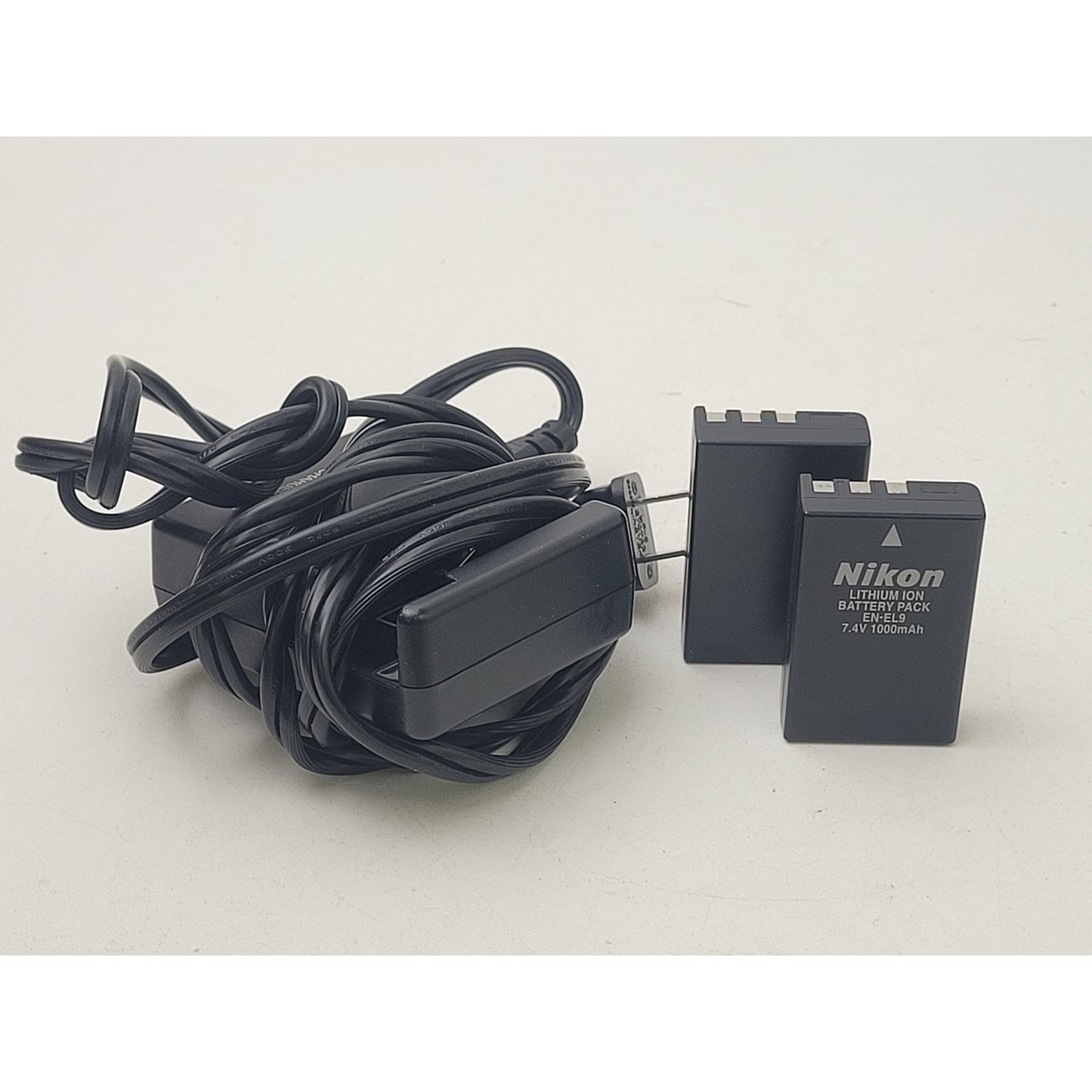 Nikon D60 DSLR & 18-55 f/3.5-5.6G Nikkor Lens+Case, Batteries, SD Card, Charger