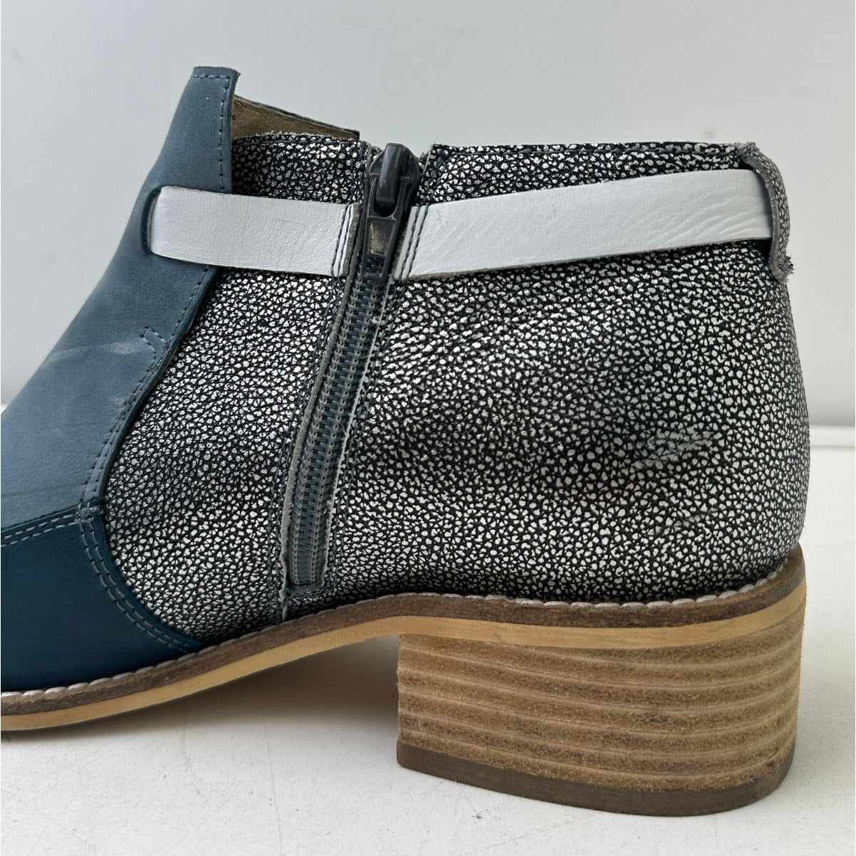 Bresley Multi-Tone Blue/Silver Leather Ankle Boots Women's Sz 40 EU