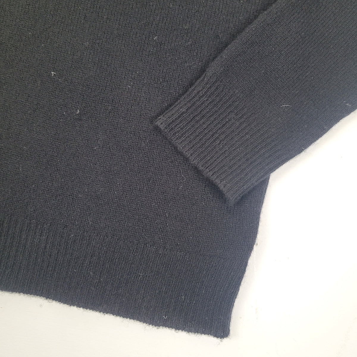 Theory Black 100% Cashmere V-Neck Sweater Relaxed Pullover Fit Women's Sz M