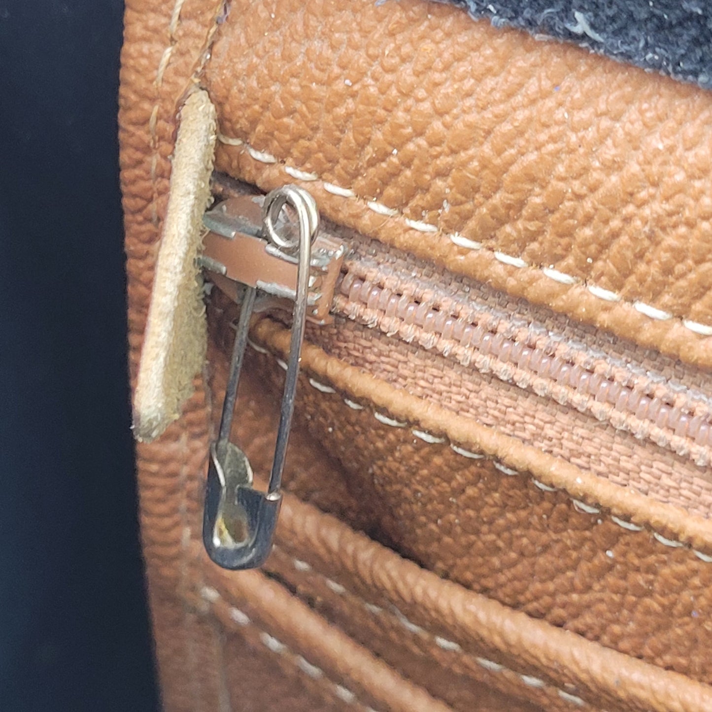 Vintage Dooney & Bourke Essex Bag All-Weather Leather Black & Brown Medium Purse