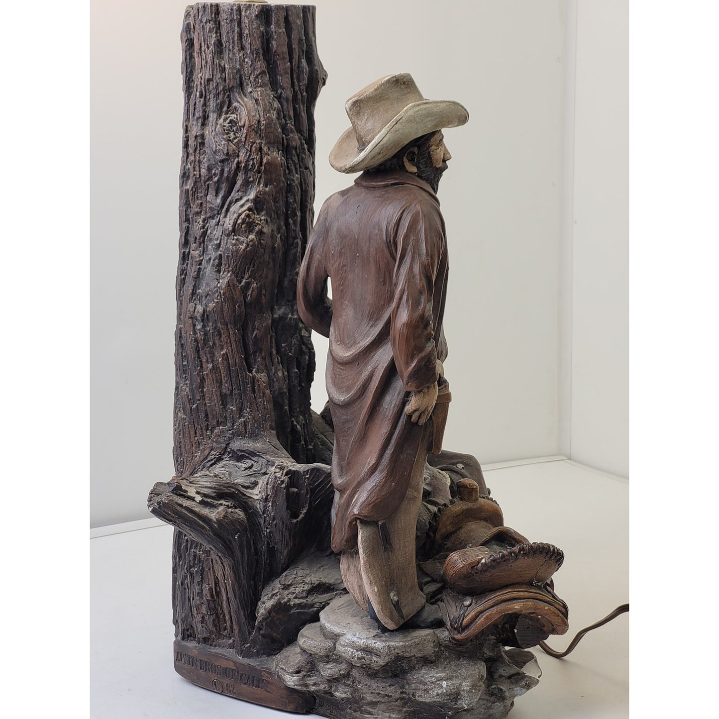 Vintage Apsit Bros Cali Western Cowboy Outlaw Chalkware Table Lamp & Shade