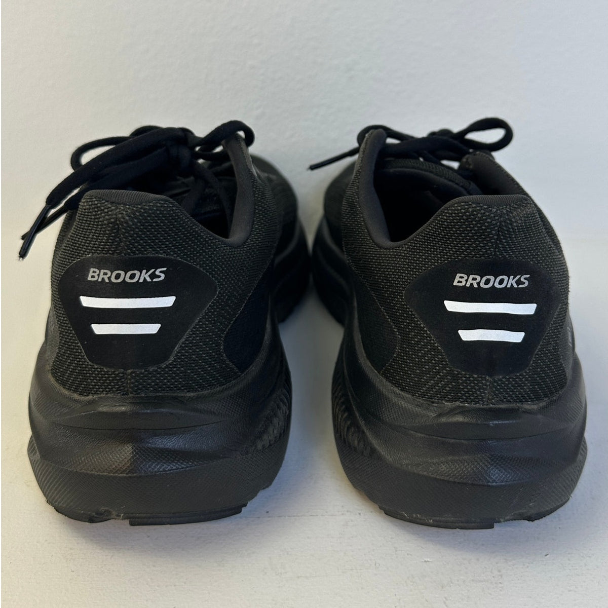 Brooks Ghost 17 GTX Black/Ebony Waterproof Running Sneakers Women's Sz 10.5