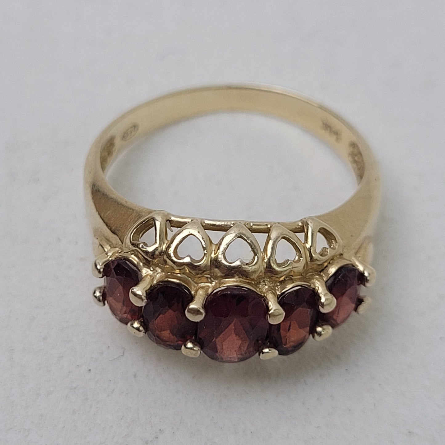14K Yellow Gold 5-Stone Garnet Heart Ring | Size 5 3/4 | 2.88 Grams