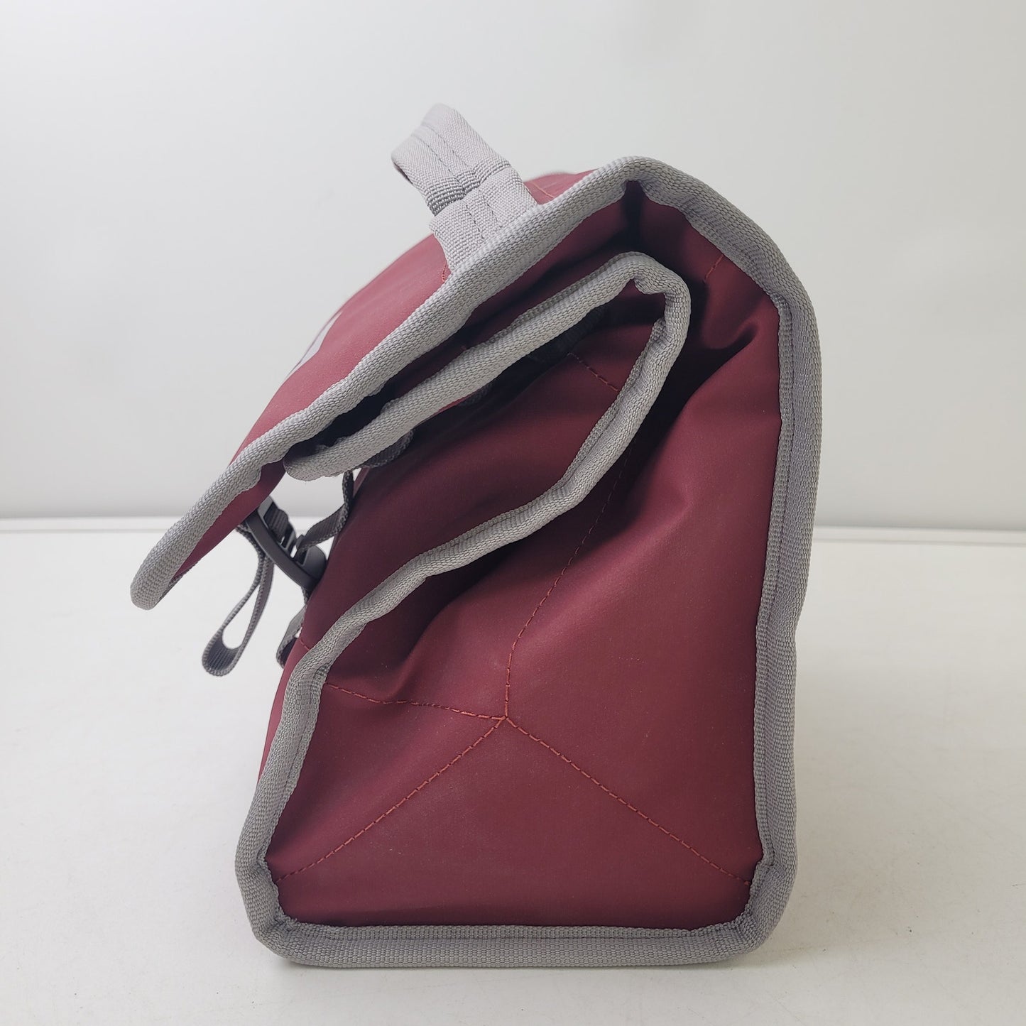 YETI Daytrip Lunch Bag in Wild Vine Red 6 QT Cooler EUC