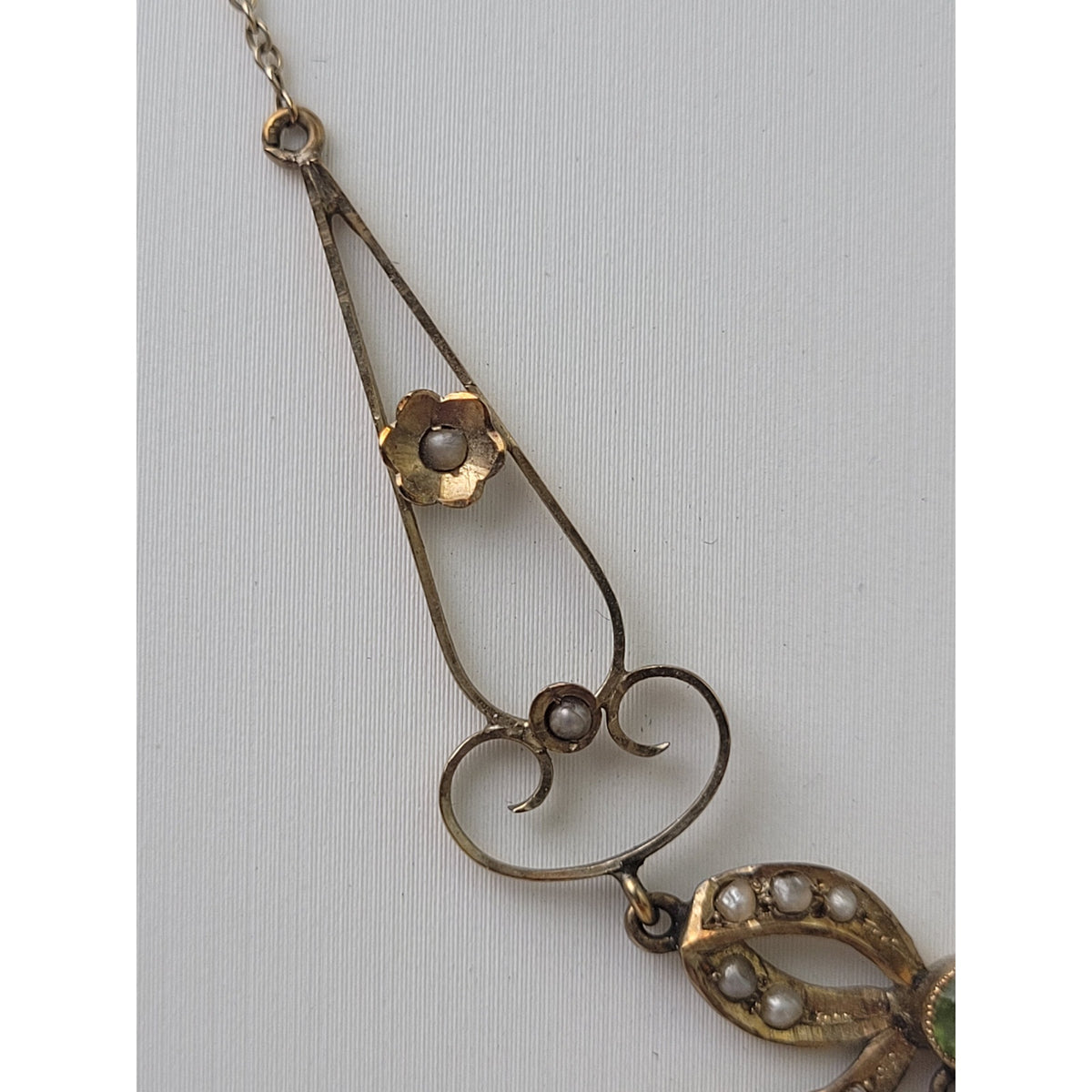14K Yellow Gold Art Nouveau Genuine Peridot & Seed Pearl Bow Drop Necklace w Box