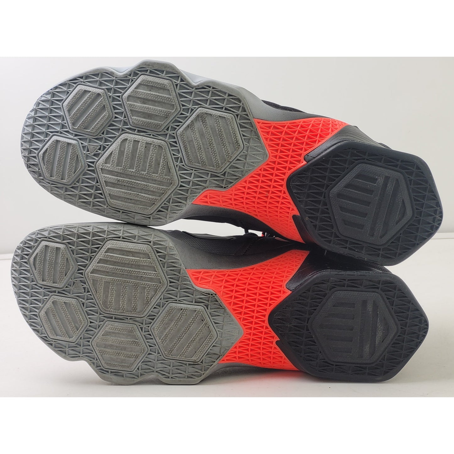 Nike LeBron 13 On Court Basketball Shoes Cool Grey Black Men's Sz 13