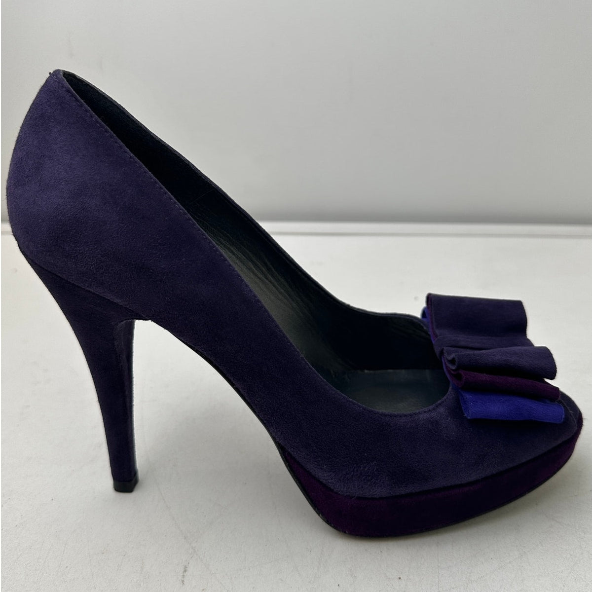 Stuart Weitzman "Back Page" Purple Suede Peep Toe Platform Pumps Women's Sz 8