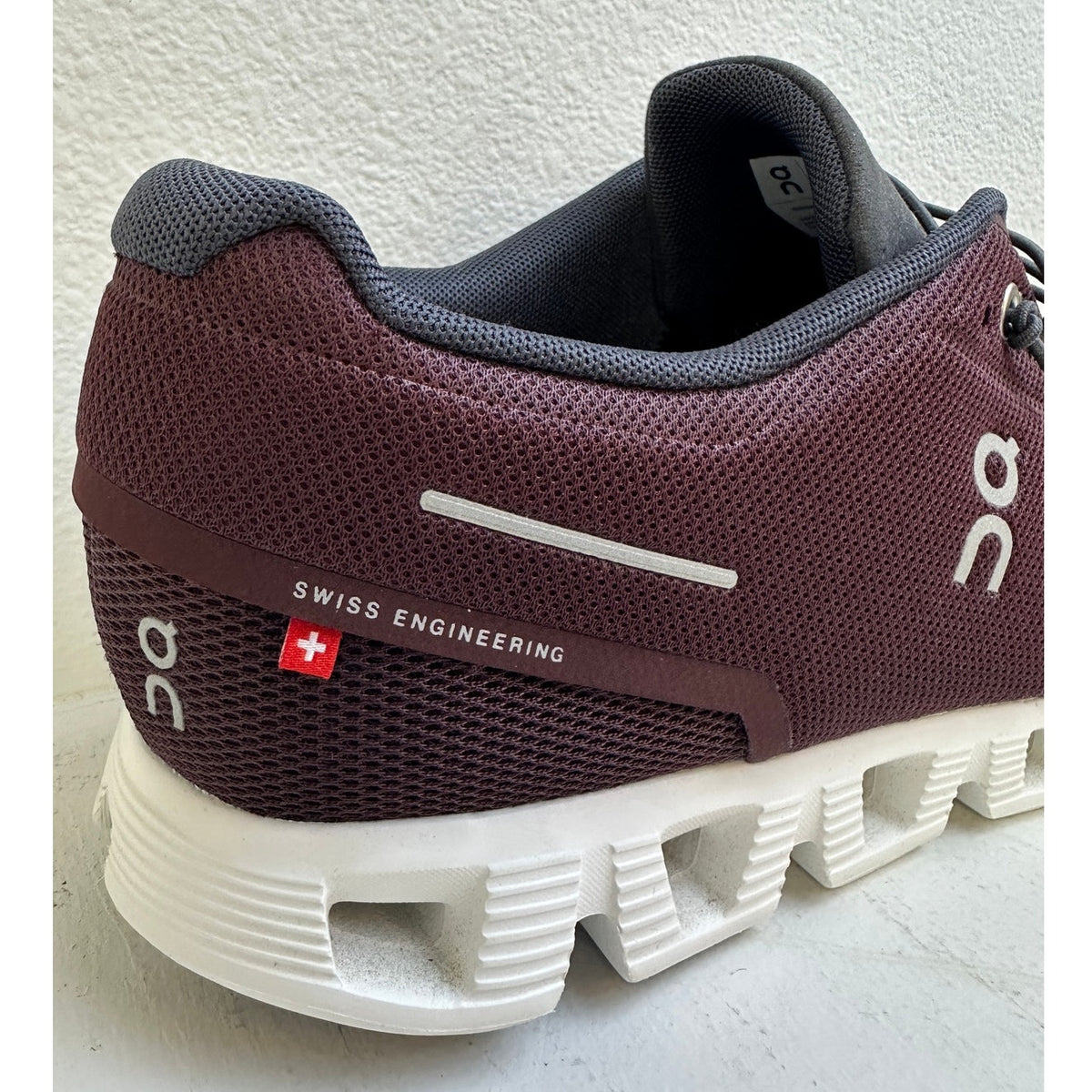 On Cloud 5 Running Shoes Mulberry / Eclipse Men's Sz 12.5