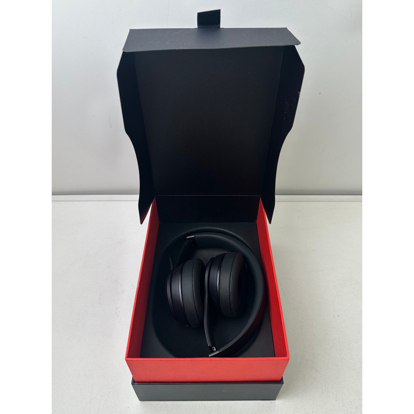 Beats Solo3 Wireless On-Ear Headphones Matte Black | Open box / Unsealed