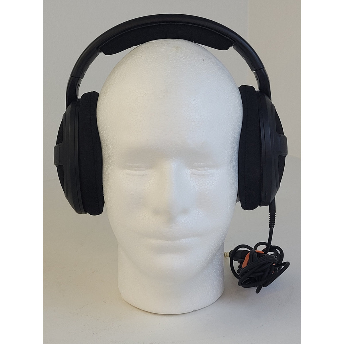 Sennheiser HD 569 Closed-Back Around-Ear Wired Headphones Black | Untested