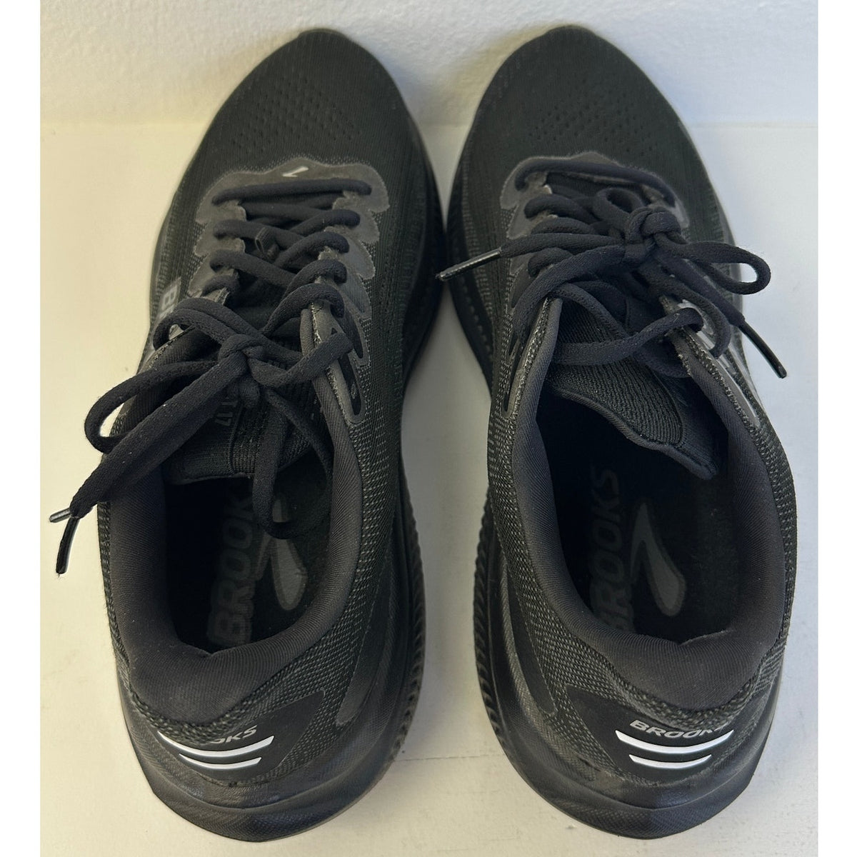 Brooks Ghost 17 GTX Black/Ebony Waterproof Running Sneakers Women's Sz 10.5