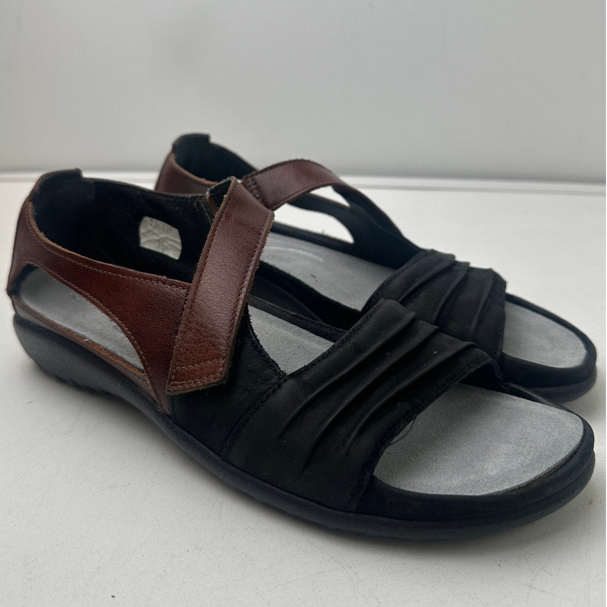 Naot Papaki Black & Cinnamon Leather Comfort Sandals Women's Sz 7