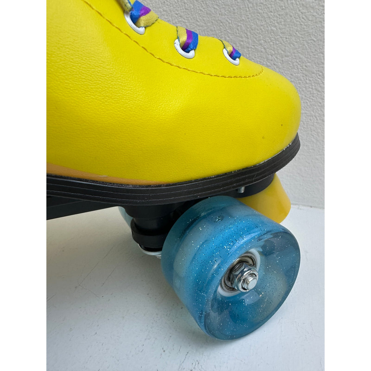 Nattork Yellow Retro Roller Skates with LED Flashing Wheels Women's Sz 9