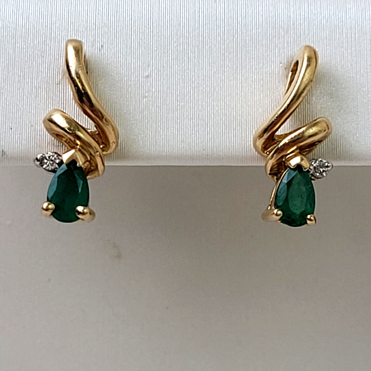 VTG 10K Yellow Gold Natural Emerald Diamond Post Drop Earrings | 1.9 Grams
