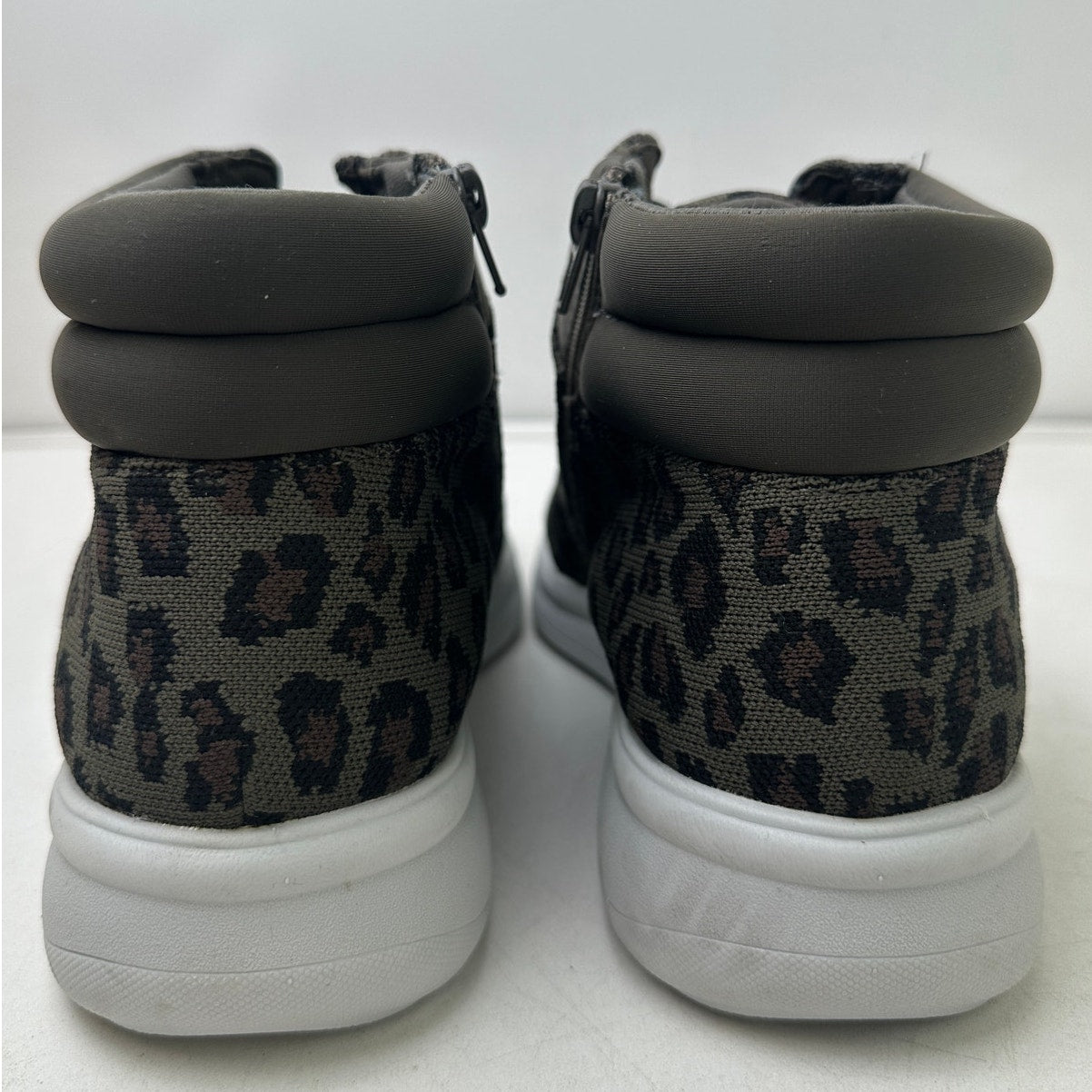 Clarks Cloudsteppers Adella Pine Leopard Print Knit Sneakers Women's Sz 10
