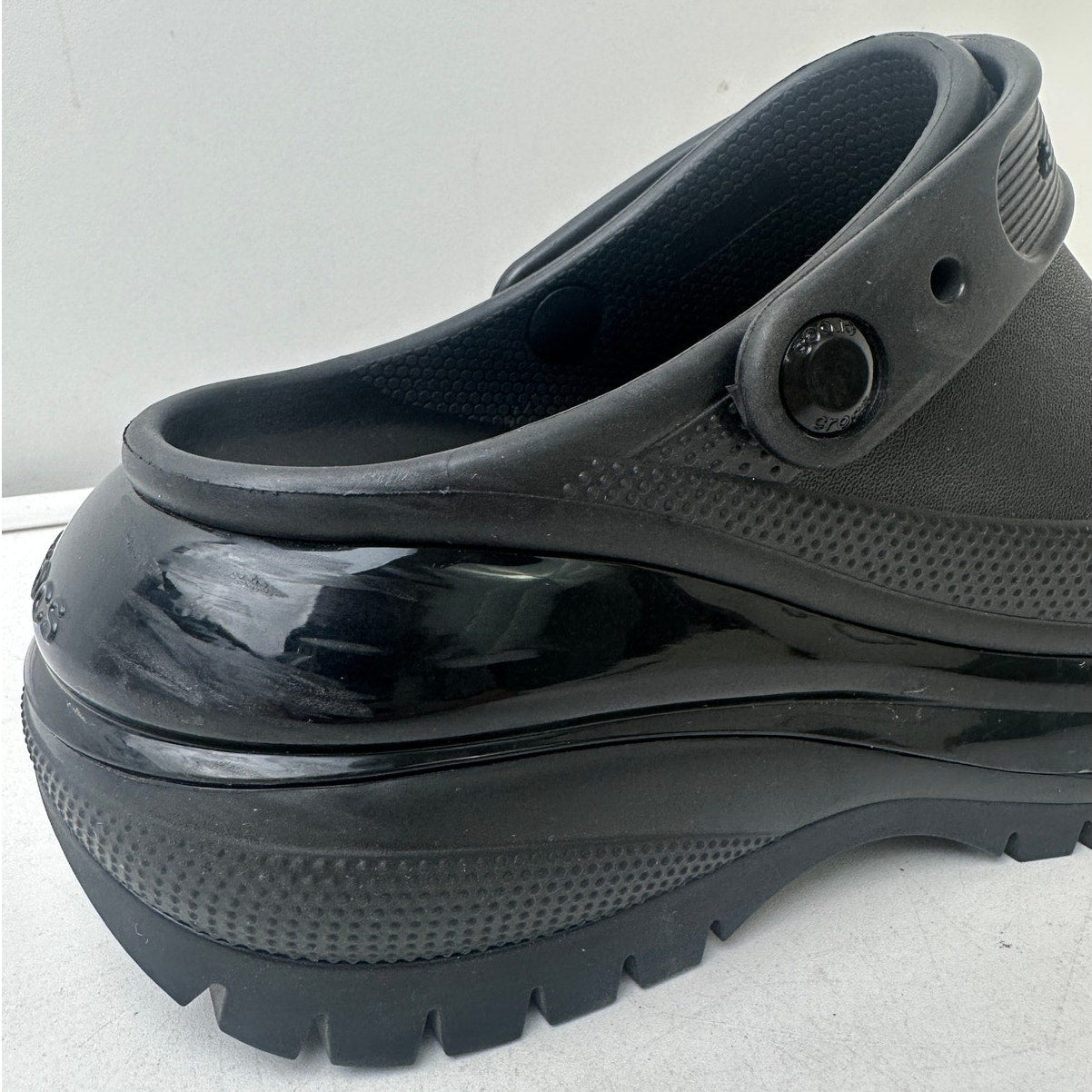 Crocs Classic Mega Crush Black Clogs Women's Sz 8