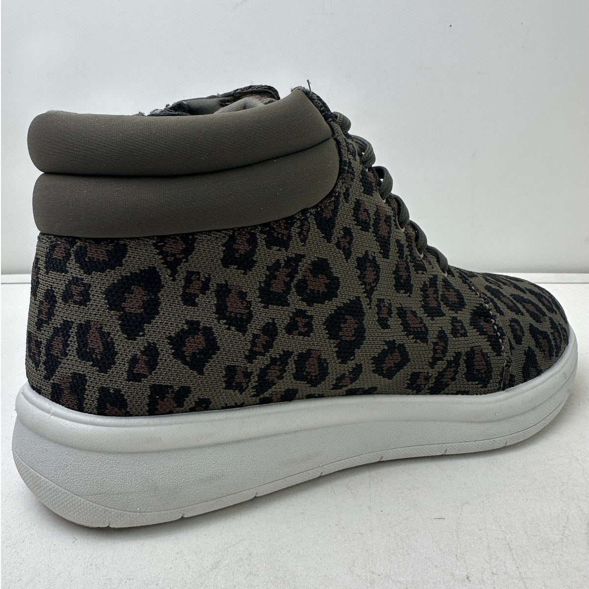 Clarks Cloudsteppers Adella Pine Leopard Print Knit Sneakers Women's Sz 10
