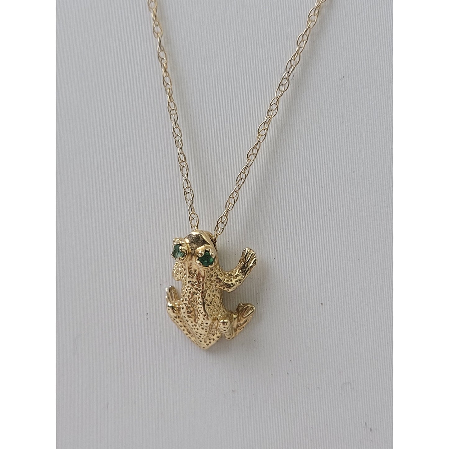 14K Yellow Gold Frog Charm w Green Stone Eyes on 10K Yellow Gold Chain