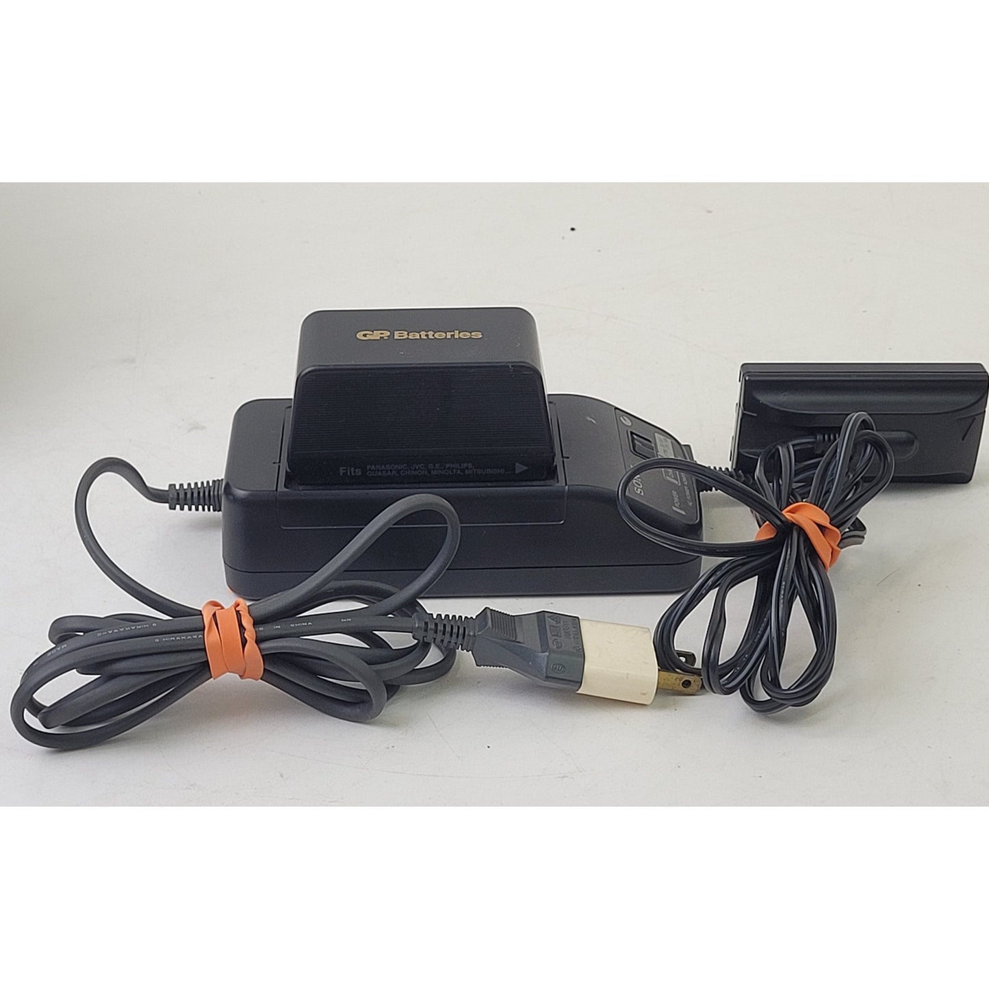 VTG Sony Handycam Video 8 Camcorder CCD-TR420 Bag Charger Lens | Parts/Repair