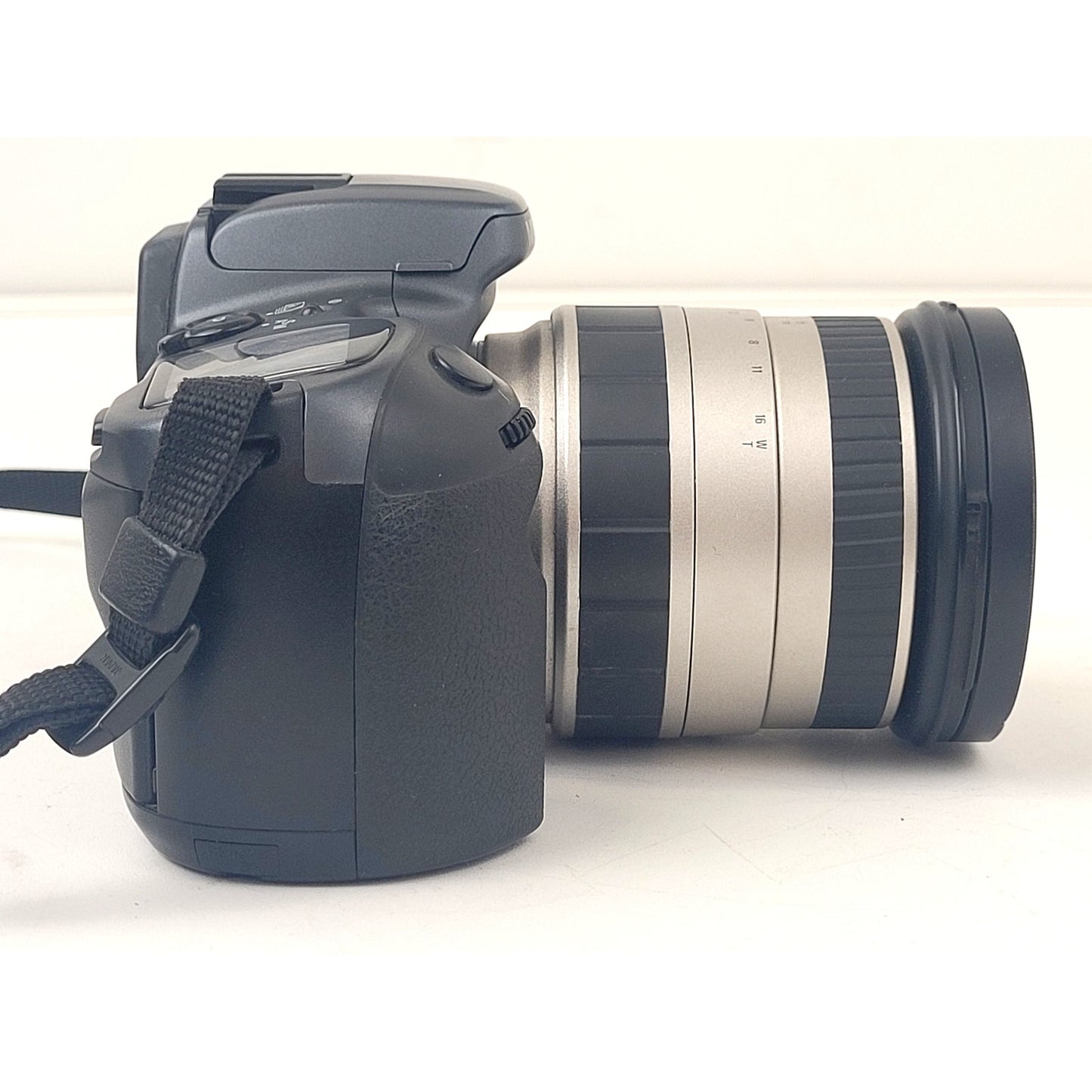 Minolta Maxxum/Dynax 300si 35 mm SLR Film Camera w 28-200mm lens