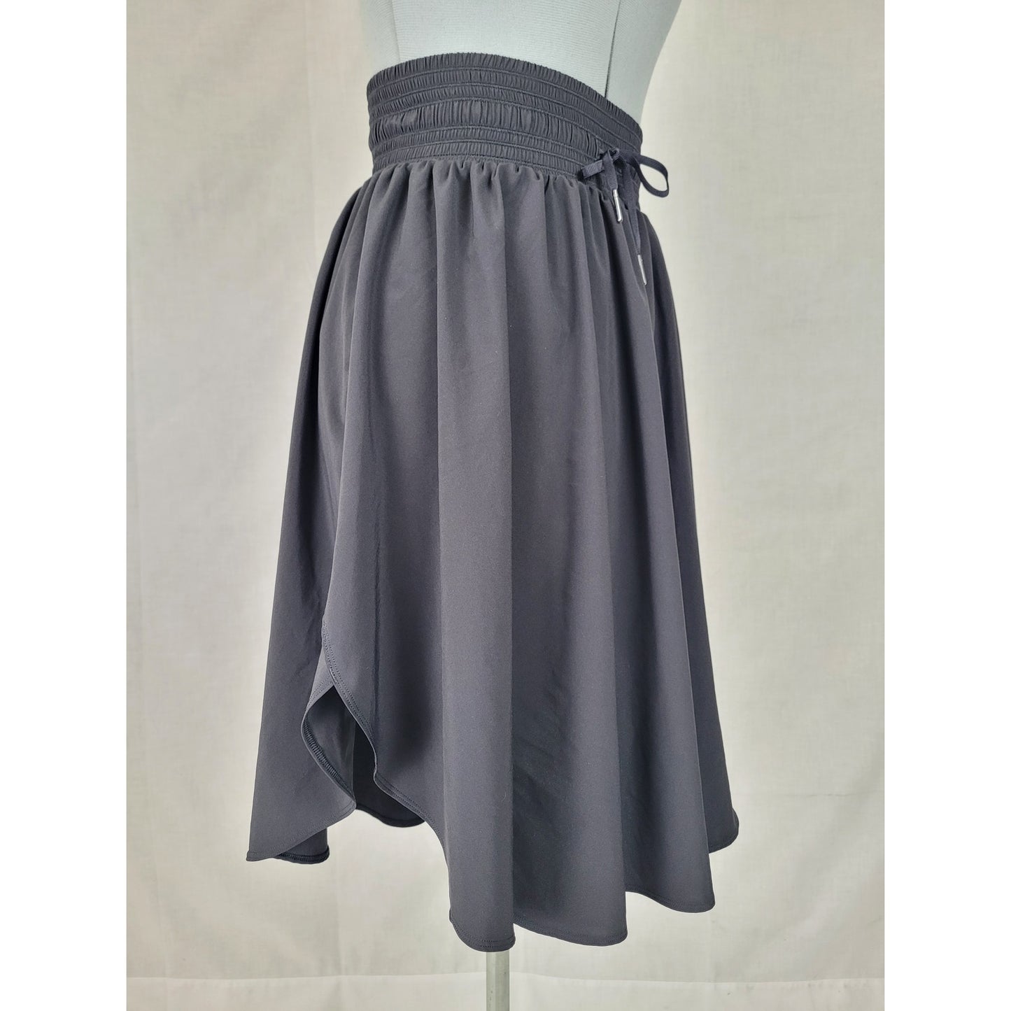 Lululemon The Everyday Skirt Black High Waist Athleisure Knee Length Sz 6