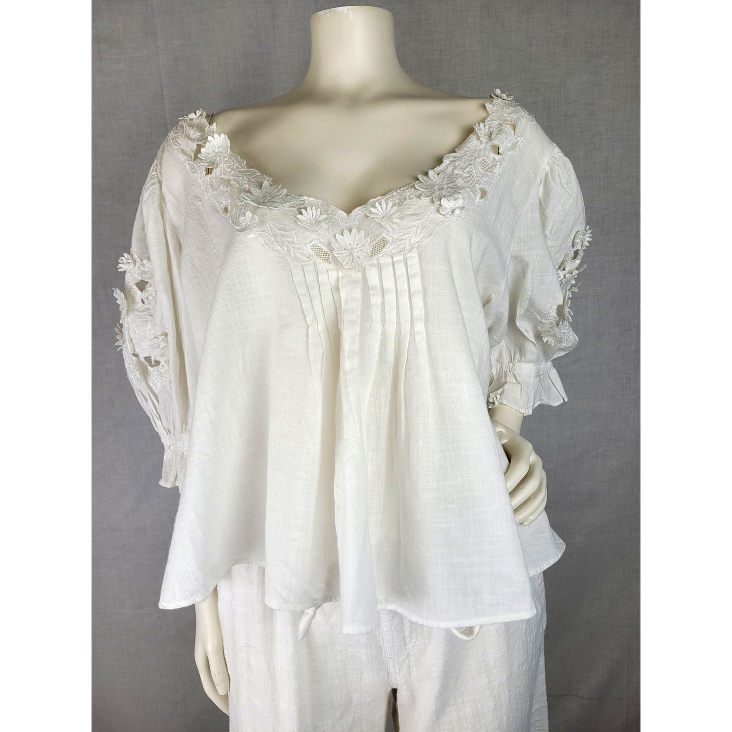 Free People Sophie Embroidery Top Soft White Billowy Cotton Fabric Sz M NWT