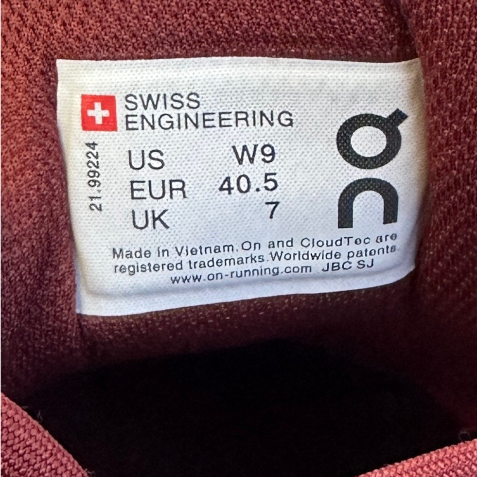 On Cloudflyer 4 Rust/Hay Running Shoes Women's Sz 9