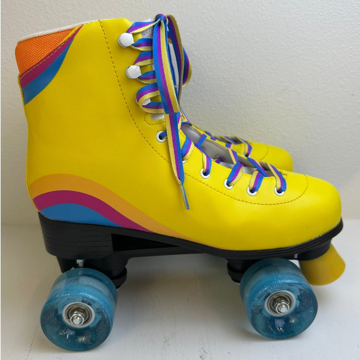 Nattork Yellow Retro Roller Skates with LED Flashing Wheels Women's Sz 9