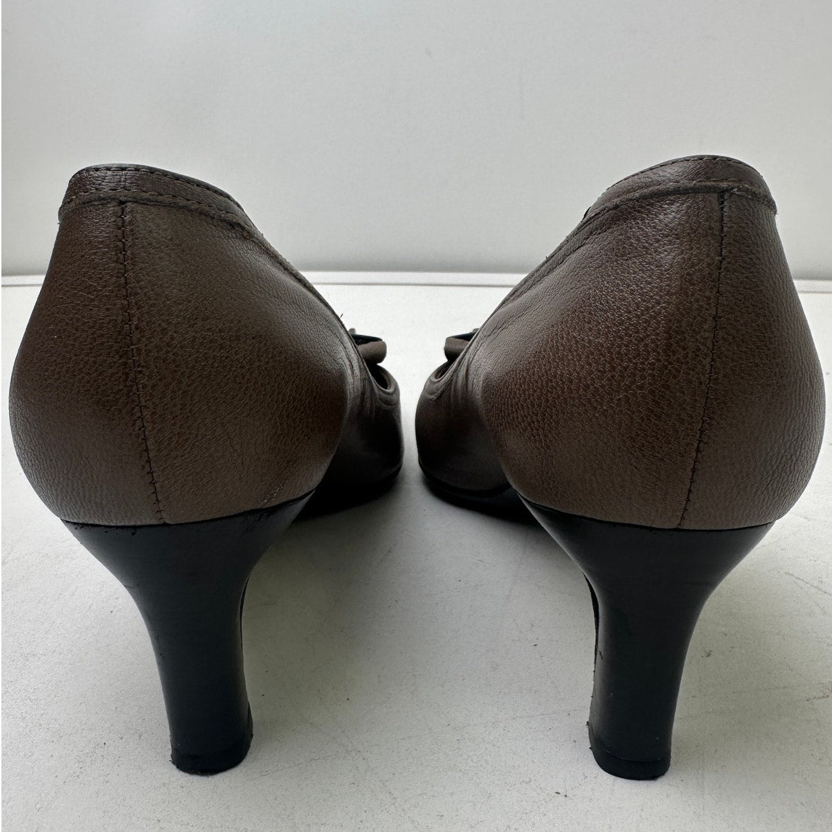 Vintage Salvatore Ferragamo Taupe Leather Gancini Fringe Pointed Toe Heels Women's Sz 7.5