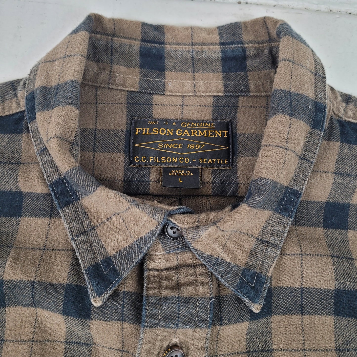 Filson Alaskan Guide Flannel Shirt Brown & Black Plaid | Men's Sz L