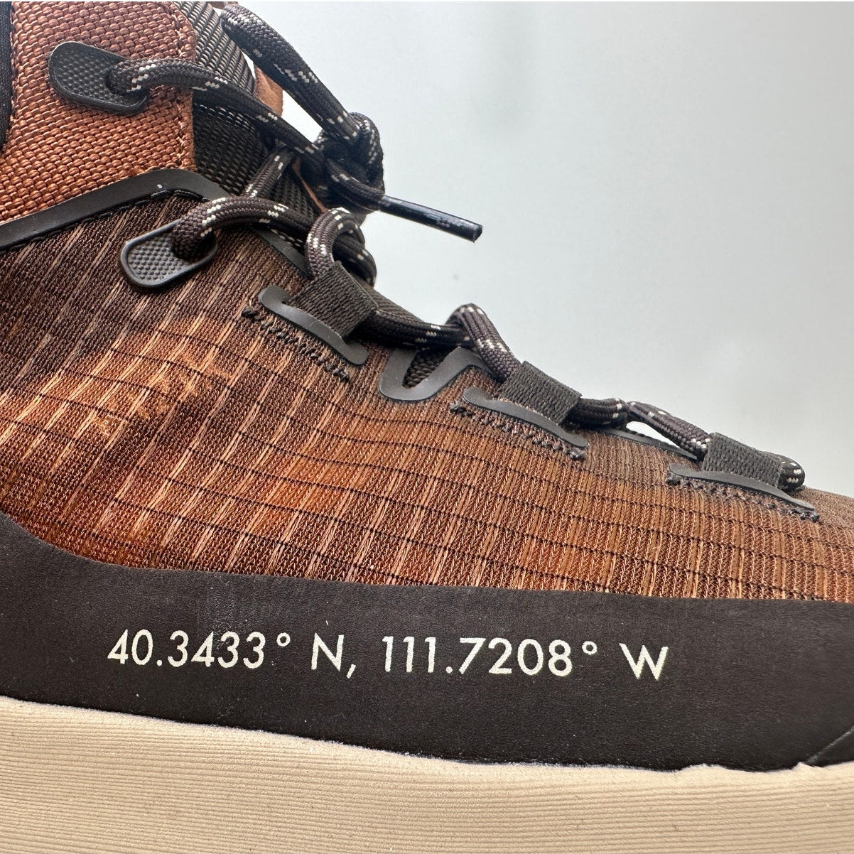 Kizik Wasatch Mid Caramel Cafe Slip-on Hiking Boots Men's 8.5 / Women's 10