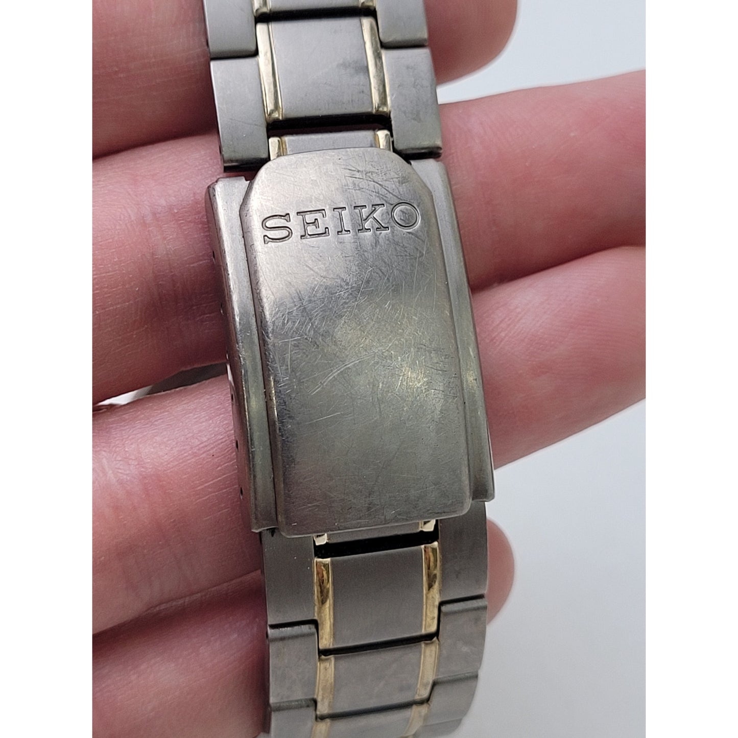 Vintage Seiko Titanium 50 M Silver & Gold Tone Men's Watch 7N42 0XB0 | Working