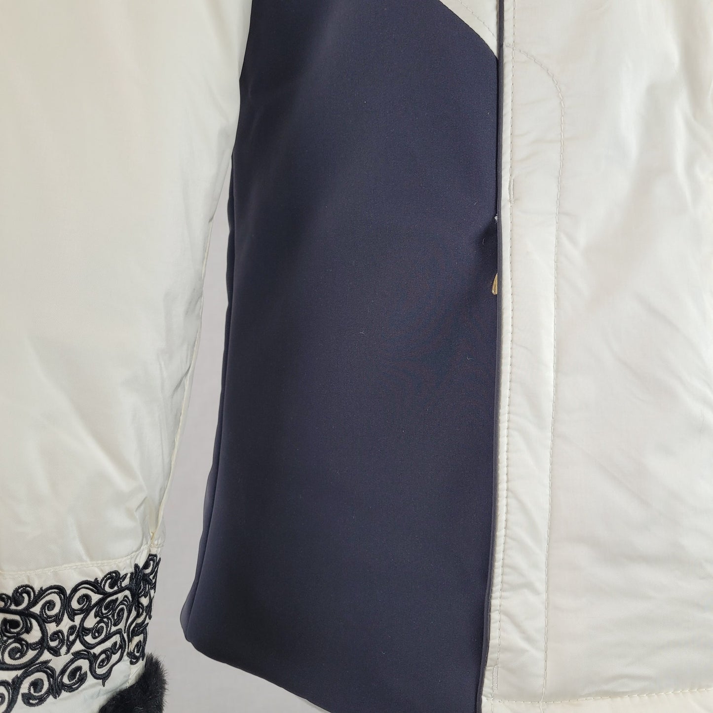 Obermeyer Ski Jacket White & Black Faux Fur Collar Women's Sz 10