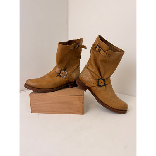 Women's Frye Boots Sz 8.5 Color Yellow
