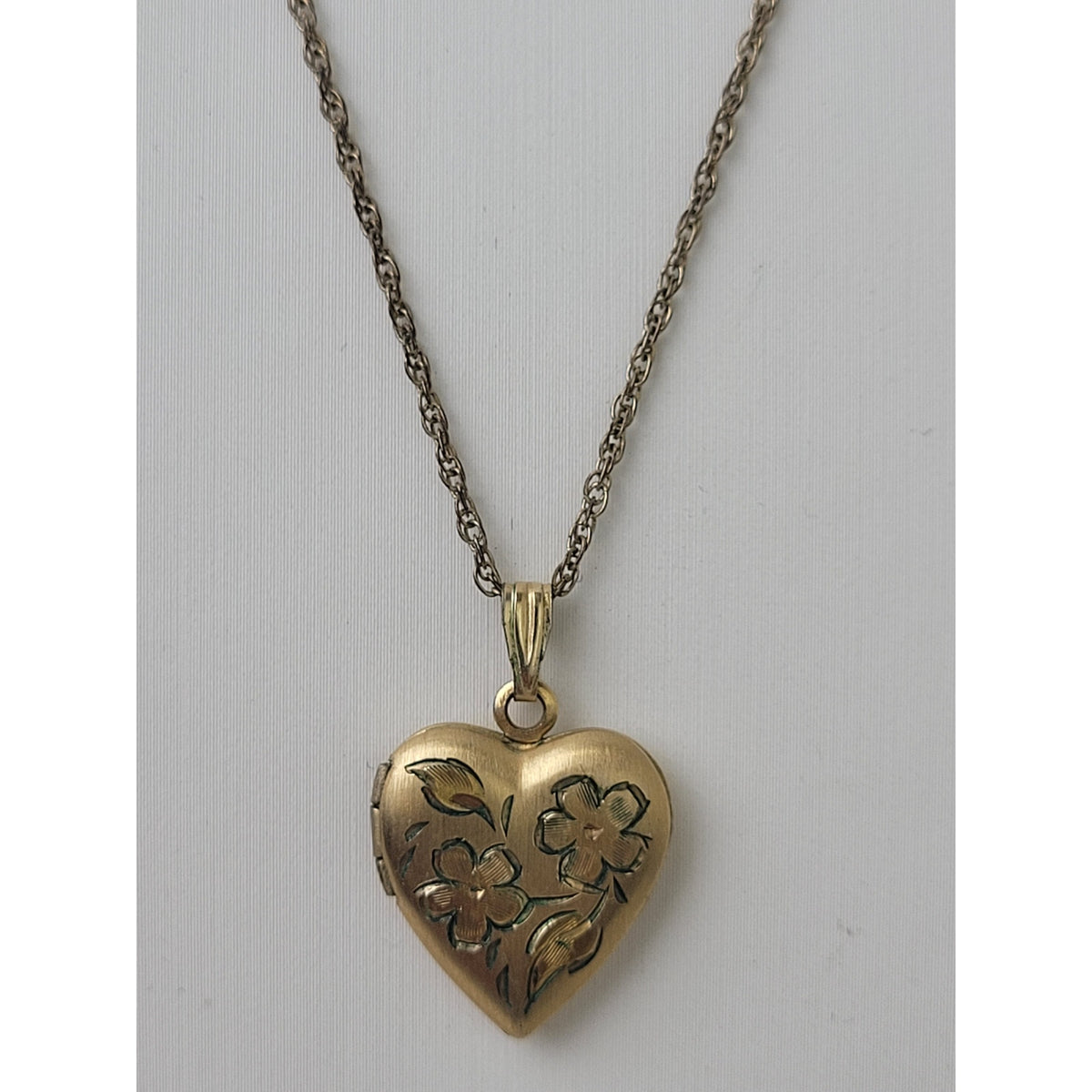 Vintage 14K Gold-Filled Heart Locket Necklace w Floral Etching | 18" Chain