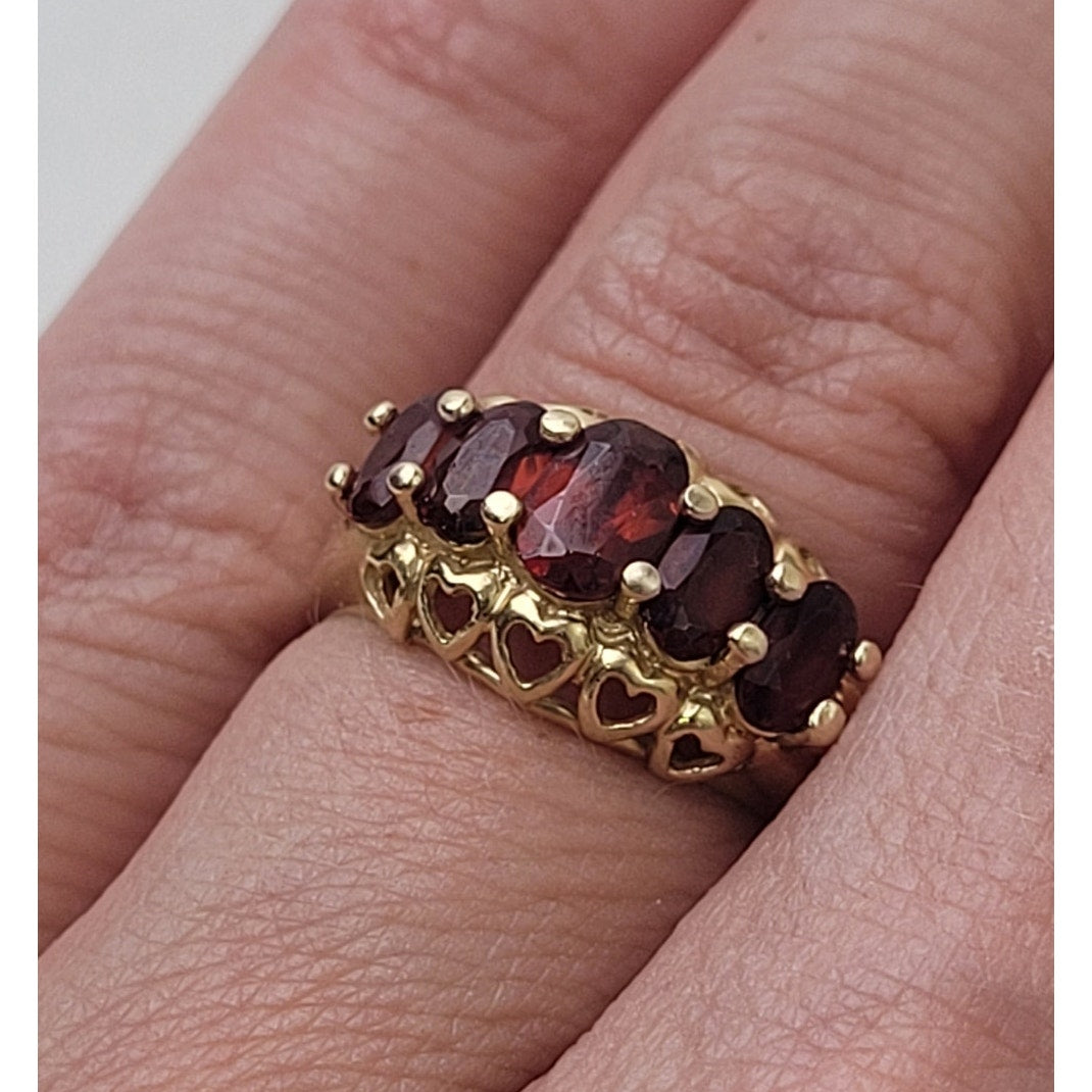 14K Yellow Gold 5-Stone Garnet Heart Ring | Size 5 3/4 | 2.88 Grams