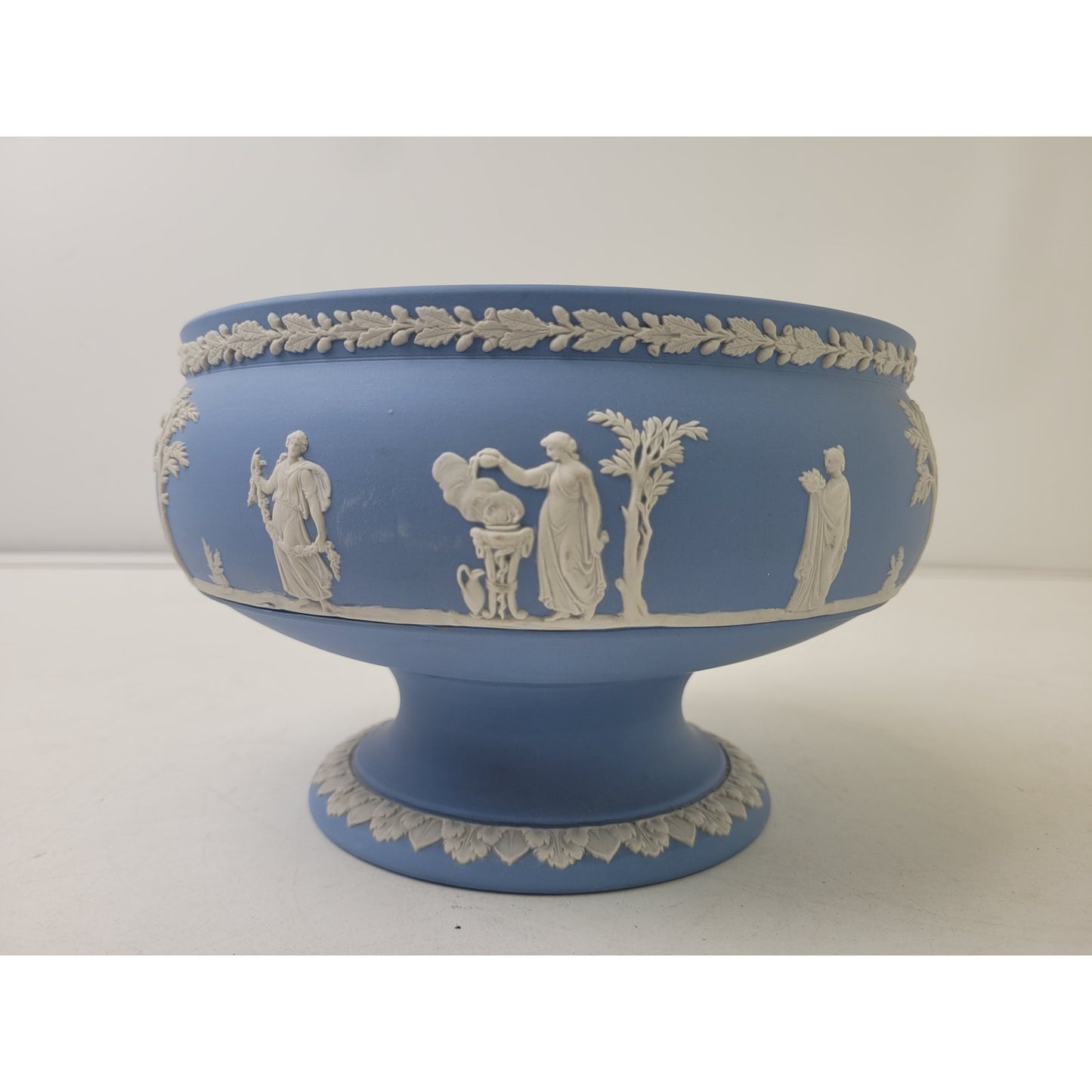 Vintage Large Wedgwood Jasperware Bowl Neo-Classical Centerpiece 8"W x 5 1.4" H