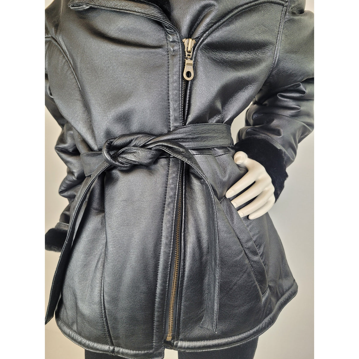 Vintage Wilsons Leather Black Leather Hooded Fur-Lined Jacket w Belt Sz L