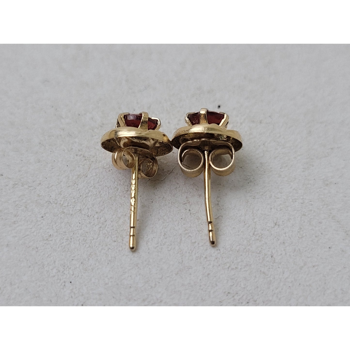 14K Yellow Gold Garnet Stud Earrings | 6 mm | .62 grams