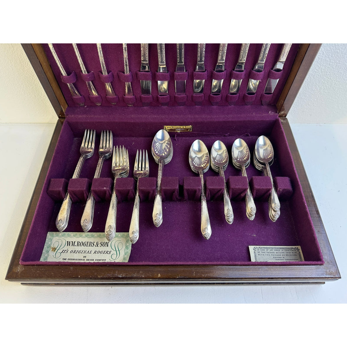 Vintage 44-Piece Wm. Rogers & Son Exquisite Silverplate Flatware Set with Chest