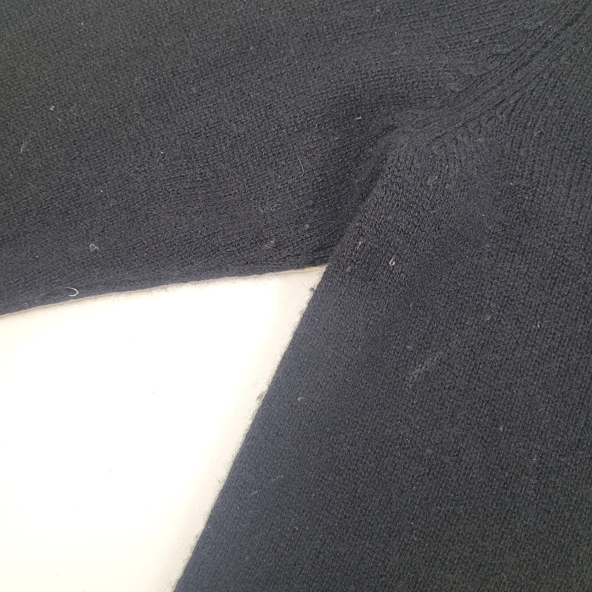 Theory Black 100% Cashmere V-Neck Sweater Relaxed Pullover Fit Women's Sz M