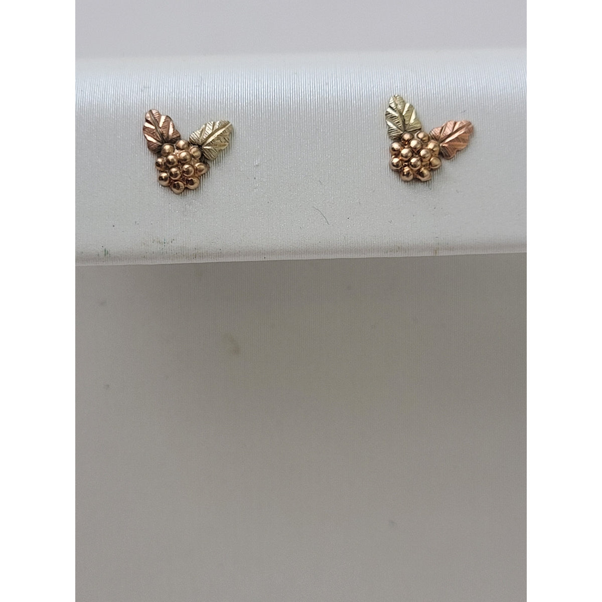 14K Black Hills Gold Tri-Color Gold Necklace Earrings Set Grape Cluster & Leaves